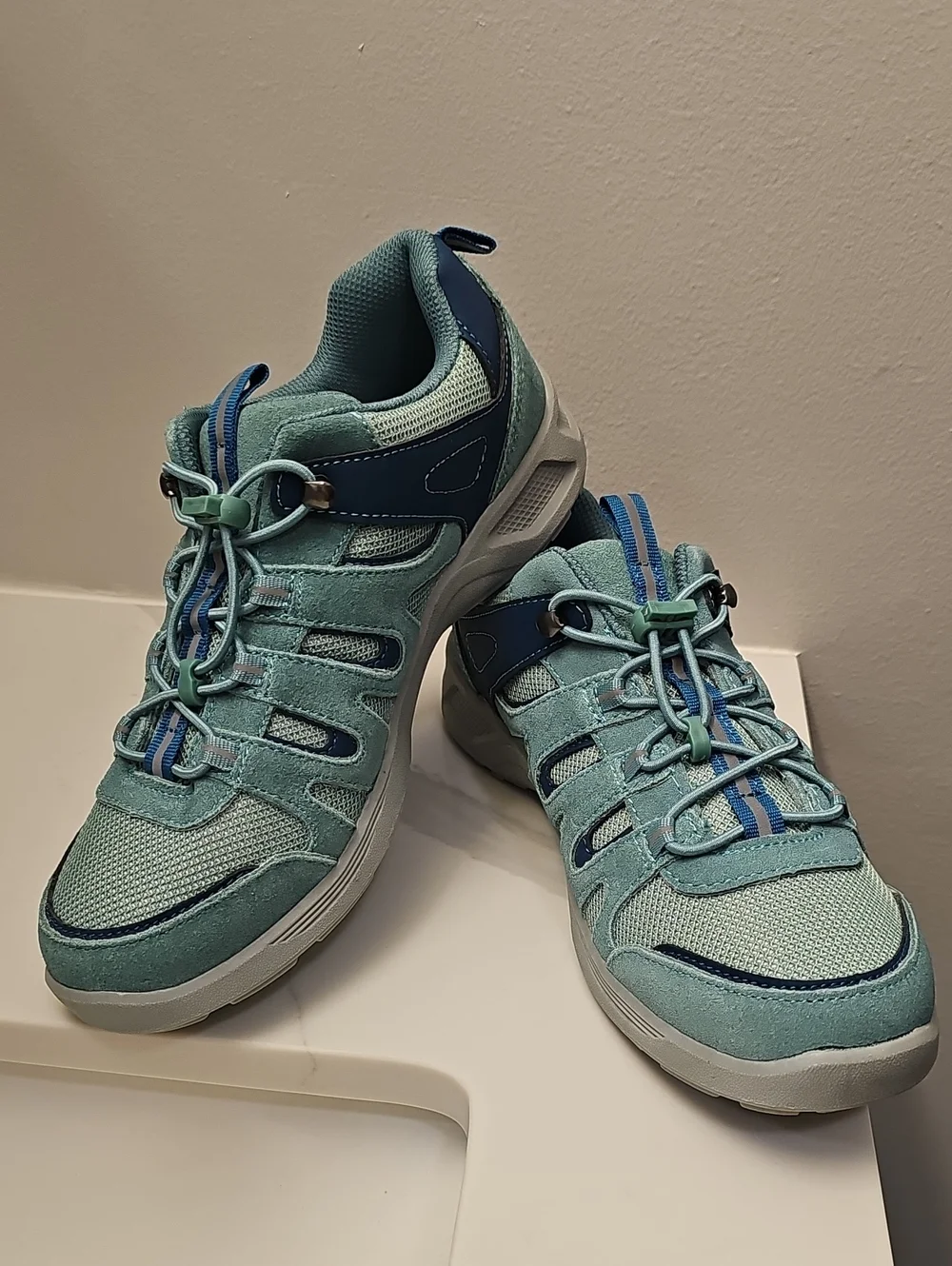 Lands' End Bungee Leather Trail Trekker Sneakers. NWT In Original Packaging.